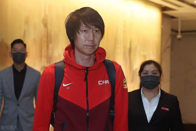 单身汉和隔壁新婚妻子